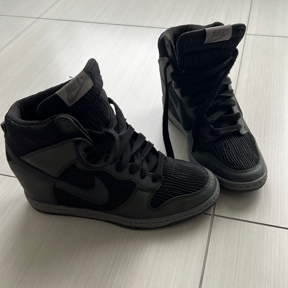 Nike Shoes - NIKE Shoes Size 7.5